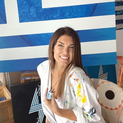 Μια νέα Ελλάδα «ξεπηδάει» μέσα από τις σελίδες του ολοκαίνουριου λευκώματος της Καρολίνας Ροβύθη