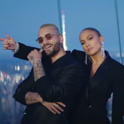Η Jennifer Lopez και ο Maluma διαβάζουν τα πιο hot Tweets για τον εαυτό τους