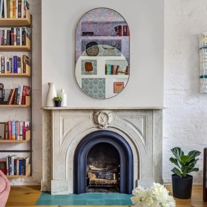 Πώς τα pastel χρώματα έχουν δημιουργήσει ένα funky σκηνικό σε μια κατοικία στο Brooklyn 