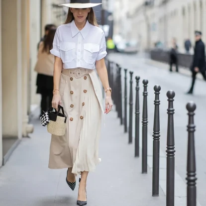 Midi skirt: 12+1 designs που θα σας βγάλουν «ασπροπρόσωπες» την άνοιξη 