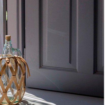 Ancient Greek Sandals: Για 1η φορά παρουσιάζει μια νέα homeware συλλογή που αποτυπώνει την ελληνική παράδοση