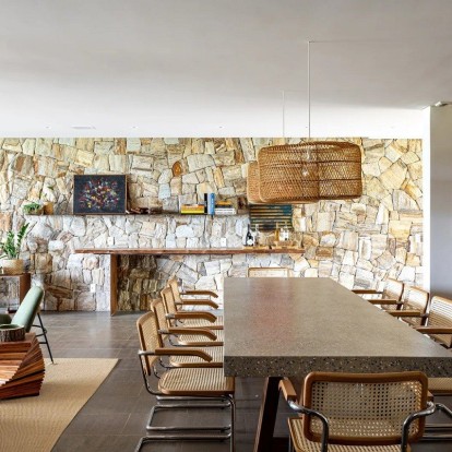 Down to earth: Πώς ένα vacation house εναρμονίζεται με το τροπικό σκηνικό τριγύρω του