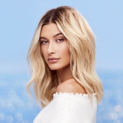 Τα 10 καλύτερα beauty tips που παραδίδει η Hailey Bieber