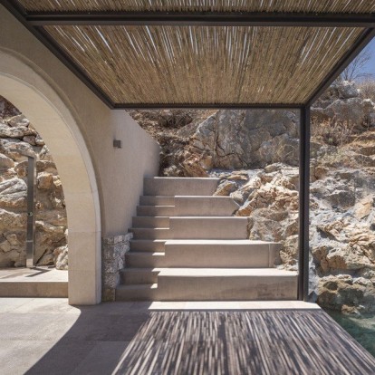 Δύο κατοικίες στην Κρήτη «κλείνουν» μέσα τους όλη την ομορφιά του ελληνικού καλοκαιριού