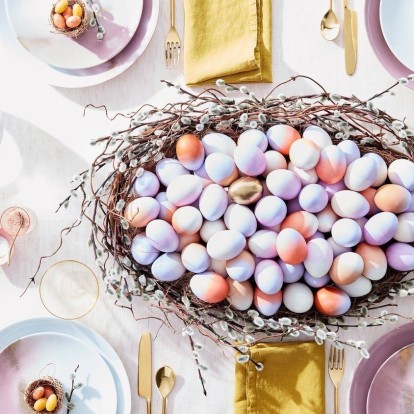 6 διαφορετικές ιδέες για να βάψετε τα αυγά σας φέτος το Πάσχα
