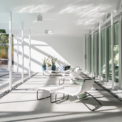 Μια super wow μινιμαλιστική κατοικία στη Florida μάς θύμισε πολυτελές summer resort