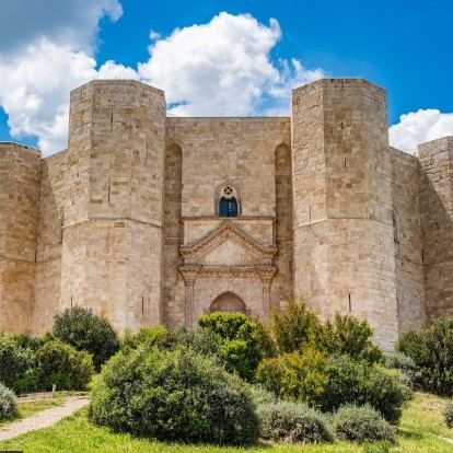 Μια ματιά στο Castel del Monte που θα φιλοξενήσει το επερχόμενο show του οίκου Gucci