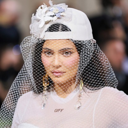Met Gala 2022: H Kylie Jenner καταγράφει την προετοιμασία της για τη μεγάλη βραδιά