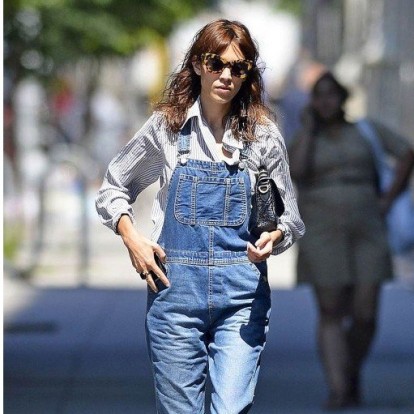 From J.Lo to Alexa Chung: Αυτό είναι το summer must των fashion icons 