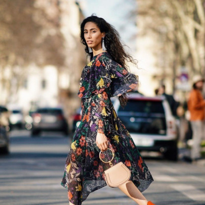15 elegant midi φορέματα που θα βρείτε στα ZARA 