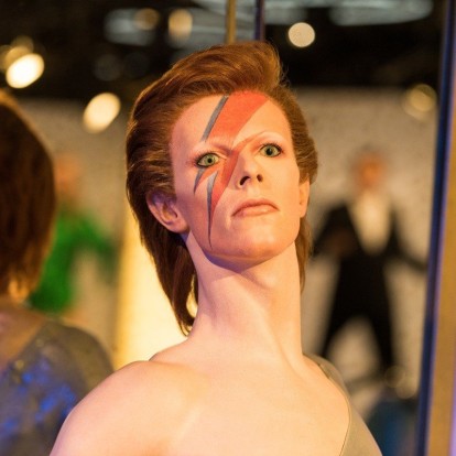 David Bowie: H εκκεντρική περσόνα που λάτρευε να ελίσσεται σε ένα νέο βιογραφικό ντοκιμαντέρ