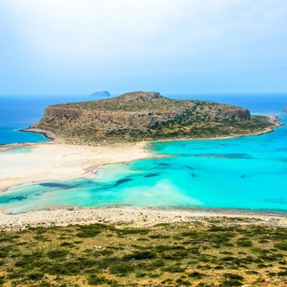 Vacation Mode On: Οι χρωματιστές παραλίες της Ελλάδας που θα σας σαγηνεύσουν 