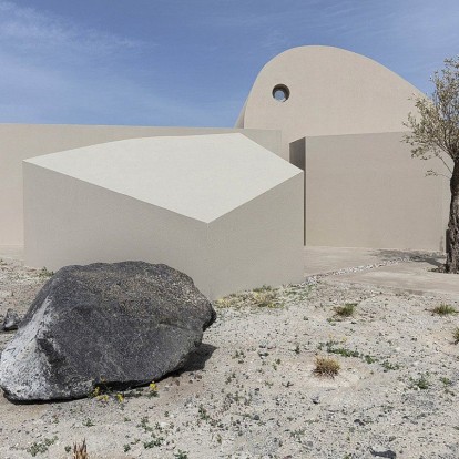 Το Monolithus house στη Σαντορίνη αποτελεί μια κατοικία - ωδή στην Κυκλαδίτικη αρχιτεκτονική 
