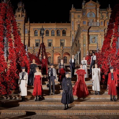 Dior Cruise 2023: Η Maria Grazia Chiuri παρουσίασε ένα show-ωδή στη Σεβίλλη με σιλουέτες εμπνευσμένες από το φλαμένκο