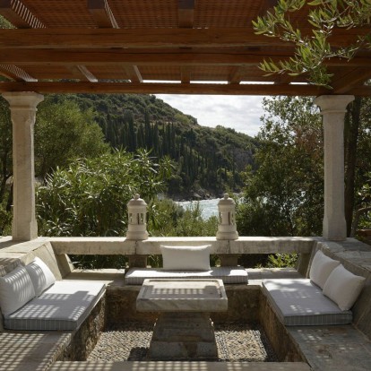 Το πέτρινο σπίτι του συγγραφέα Patrick Leigh Fermor στην Καρδαμύλη είναι το όνειρο κάθε design lover 