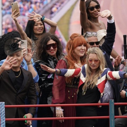 Δείτε την παρέλαση του Πλατινένιου Ιωβηλαίου προς τιμήν της Βασίλισσας Ελισάβετ