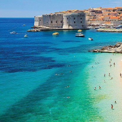 Workations: Πώς θα σας φαινόταν αν εργαζόσασταν ενώ κάνετε διακοπές; 