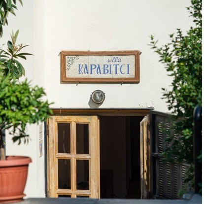 Ένα καλοκαιρινό καταφύγιο στο 2o πόδι της Χαλκιδικής που απογειώνει τη σημασία της αυθεντικής φιλοξενίας