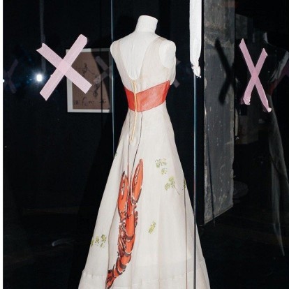 Elsa Schiaparelli: Μια έκθεση-φόρος τιμής στο έργο της σπουδαίας σχεδιάστριας που βρίσκεται ξανά στο επίκεντρο