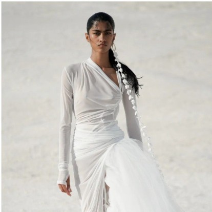 Le Papier: Ο Jacquemus παρουσίασε τη νέα Fall 2022 collection σ' ένα σεληνιακό τοπίο στη Νότια Γαλλία 