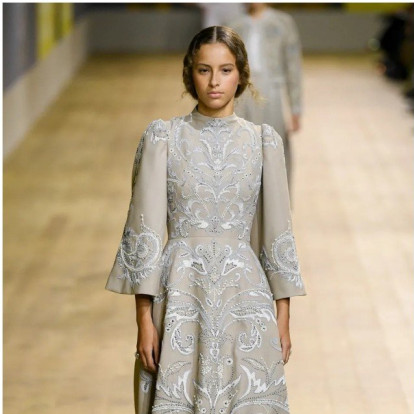 Haute Couture Fall 2022: Η Maria Crazia Chiuri ανέδειξε μία πιο wearable πλευρά της Υψηλής Ραπτικής -Δείτε όλα τα looks!