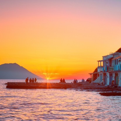 To travel vlog που αναδεικνύει όλη την ομορφιά των πιο γνωστών κυκλαδίτικων νησιών