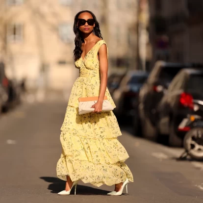Είστε καλεσμένη σε γάμο; 5 chic looks με φορέματα που θα σας κάνουν να ξεχωρίσετε