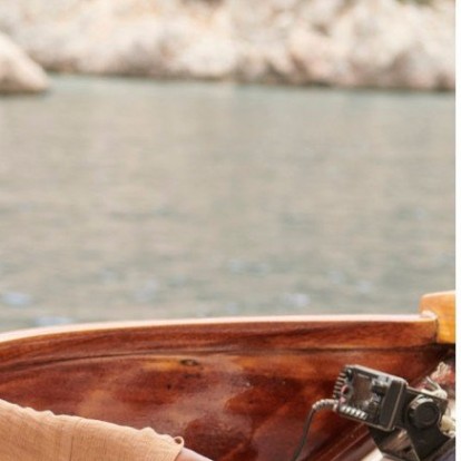 To fashion brand της Χρύσας Καλπάκη εμπνέεται από τη γυναικεία δυναμική