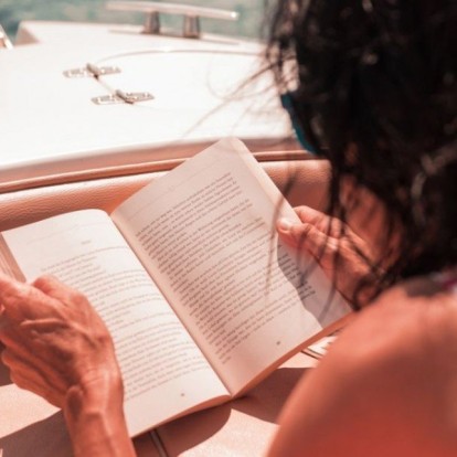 5 βιβλία μυστηρίου ιδανικά για διάβασμα στην παραλία