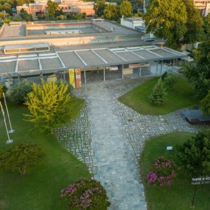 Σε πρώτη αποκλειστικότητα: Το νέο project του Βασίλη Μπαλάσκα στο Αρχαιολογικό Μουσείο Θεσσαλονίκης είναι ένας φόρος τιμής στη Μικρασιατική Καταστροφή