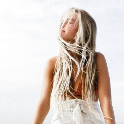 Heatless Summer Look On: Τα χτενίσματα που λατρέψαμε στο TikTok