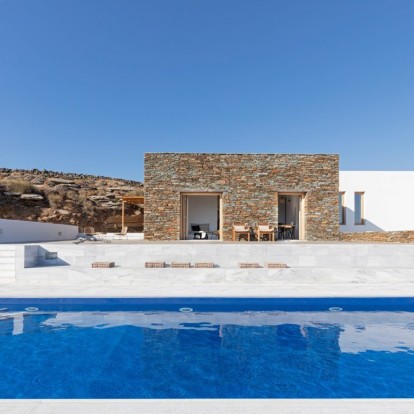 Μια λιτή κατοικία στη Σίφνο αποτελεί τρανό παράδειγμα κυκλαδίτικης αρχιτεκτονικής