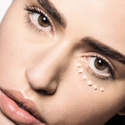 Λάθη στην εφαρμογή του concealer που σας μεγαλώνουν 