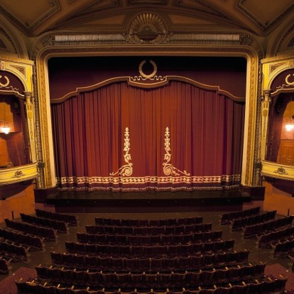 Τρεις νέες παραστάσεις κάνουν πρεμιέρα τα Χριστούγεννα 