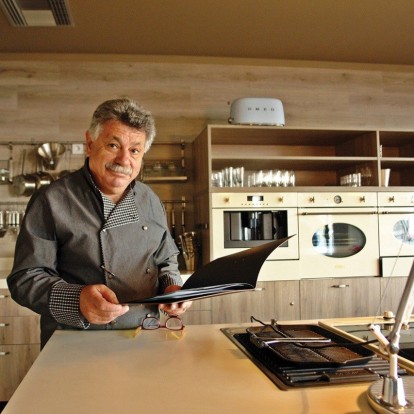 Ο Λευτέρης Λαζάρου κλείνει 30 χρόνια στην κουζίνα 