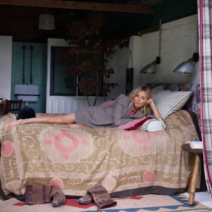 Inside Sienna Miller's Cottage: Η μοναδική εξοχική κατοικία της στην αγγλική ύπαιθρο 