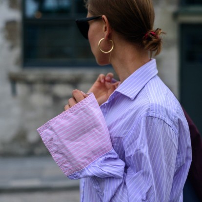 Oversized shirts: Τα πιο άνετα πουκάμισα αποτελούν must της μεταβατικής γκαρνταρόμπας 