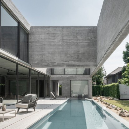 Μια ultra modern, μινιμαλιστική κατοικία έχει τον κήπο των ονείρων μας