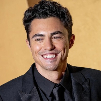 Darren Barnet: Το hot boy του "﻿Never Have I Ever" αποκαλύπτει τα αγαπημένα χαρακτηριστικά του ρόλου του στη σειρά