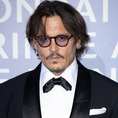 Ο Johnny Depp ως άλλος Λουδοβίκος ΙΕ' της Γαλλίας - Δείτε την πρώτη φωτογραφία που κάνει τον γύρω του διαδικτύου