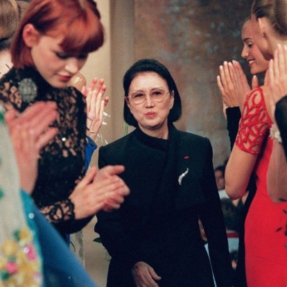 Goodbye Madame Butterfly: Έφυγε από τη ζωή σε ηλικία 96 ετών η Γιαπωνέζα stylist και σχεδιάστρια Hanae Mori