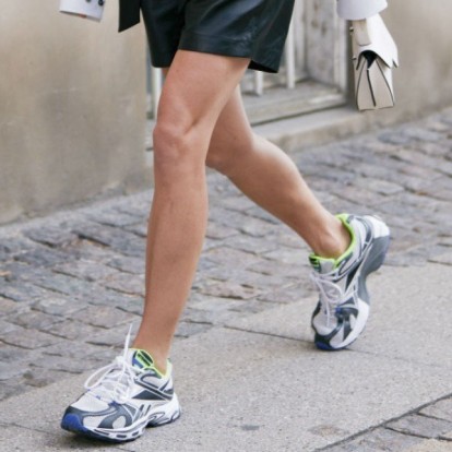 Sneakers: Πώς θα τα φορέσουμε το φθινόπωρο 