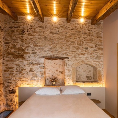 Δείτε πως ένα παλιό πέτρινο σπίτι στην Κρήτη μετατράπηκε σε μια super σύγχρονη κατοικία 