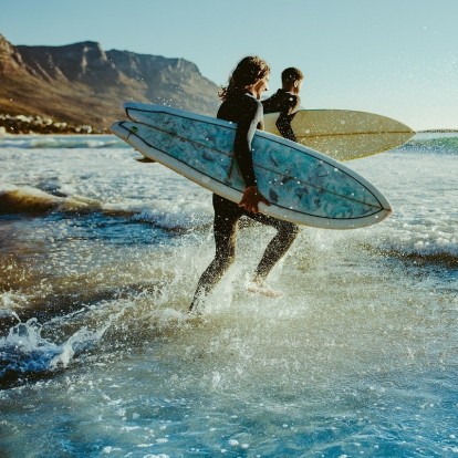 Water Sports: Πώς μπορούμε να γυμναστούμε στην παραλία και να χάσουμε θερμίδες;