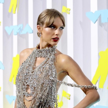 MTV VMAs 2022: H Taylor Swift έγραψε και πάλι ιστορία διεκδικώντας το σημαντικότερο βραβείο της βραδιάς