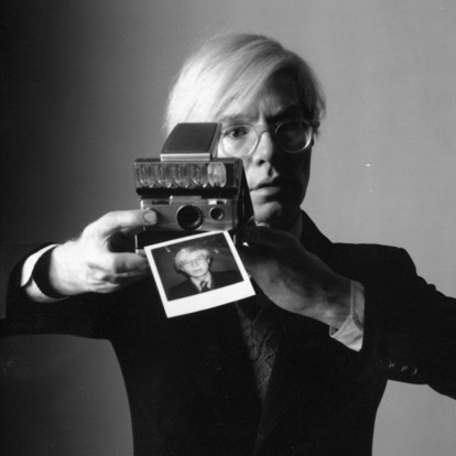 Μια νέα έκθεση αφιερωμένη στον Andy Warhol: Ποια ήταν η σχέση του με το Παρίσι και τον χώρο της μόδας;