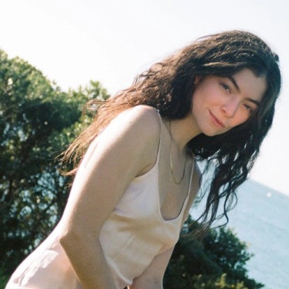 Oceanic Feeling: Ακούστε το νέο τραγούδι της Lorde