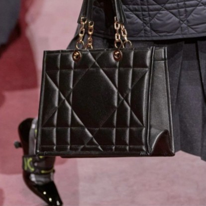 Οι tote bags που δεν θα αποχωρίζεστε τη νέα σεζόν 