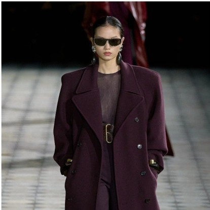 PFW: Ο YSL ανέδειξε την Παριαζιάνικη λάμψη με φόντο τον Πύργο του Άιφελ