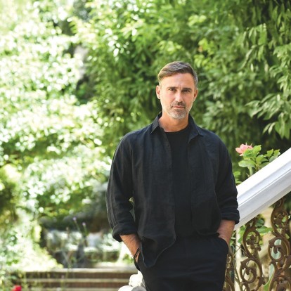 O Γιώργος Καπουτζίδης σε μια εκ βαθέων συζήτηση για τη ματαιοδοξία του που «πέφτει σε λήθαργο»